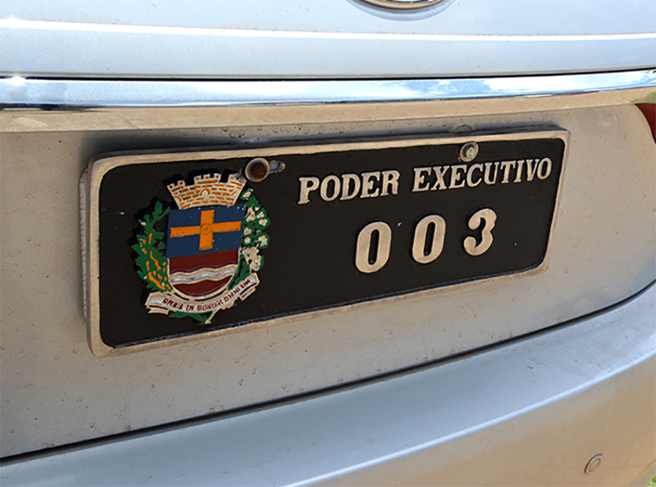 PLACA DE CARRO OFICIAL EM ALUMNIO FUNDIDO